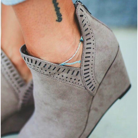 Veronica Wedges - Picture 2 of 3